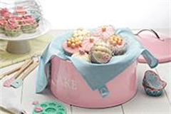 cake tins with cupcakes 